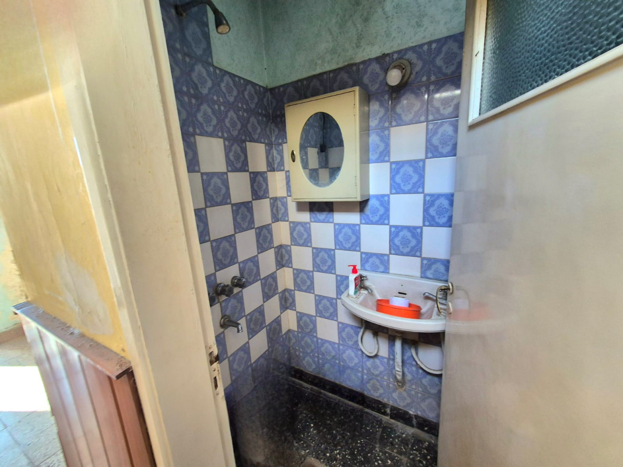 Venta casa a reciclar dos dormitorios fondo amplio ( San Miguel)