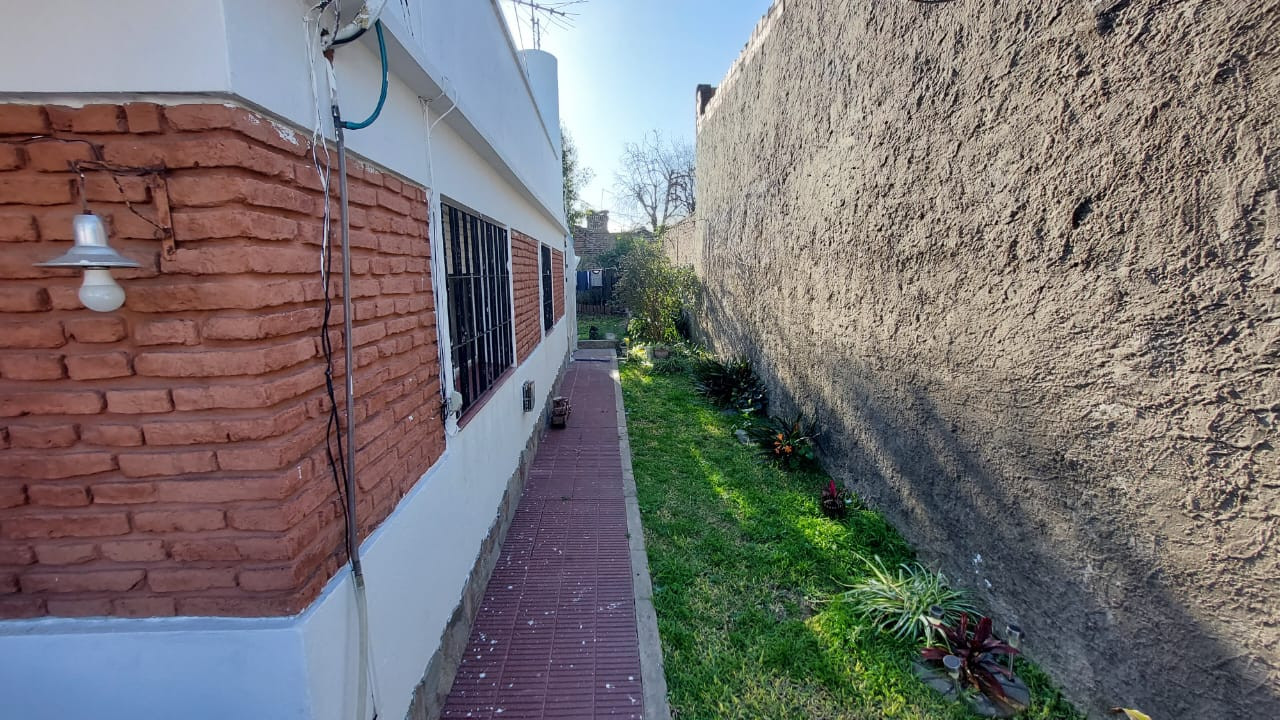 CASA EN PH BELLA VISTA CON FONDO Y JARDIN